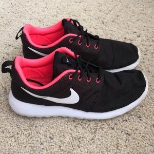 Nike Women Roshe Runs